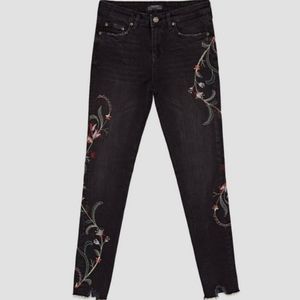 ZARA 🌷The Skinny' FlowerEmbroidered Jeans in BLACK Women's Size 2